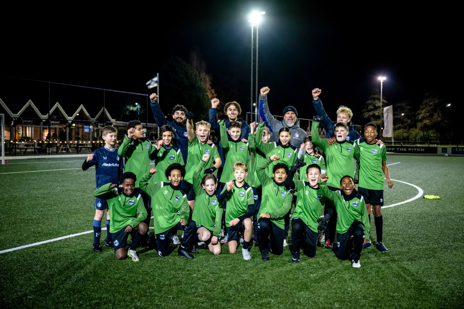 John de Wolf berzorgt jeugd XerxesDZB geweldige avond!