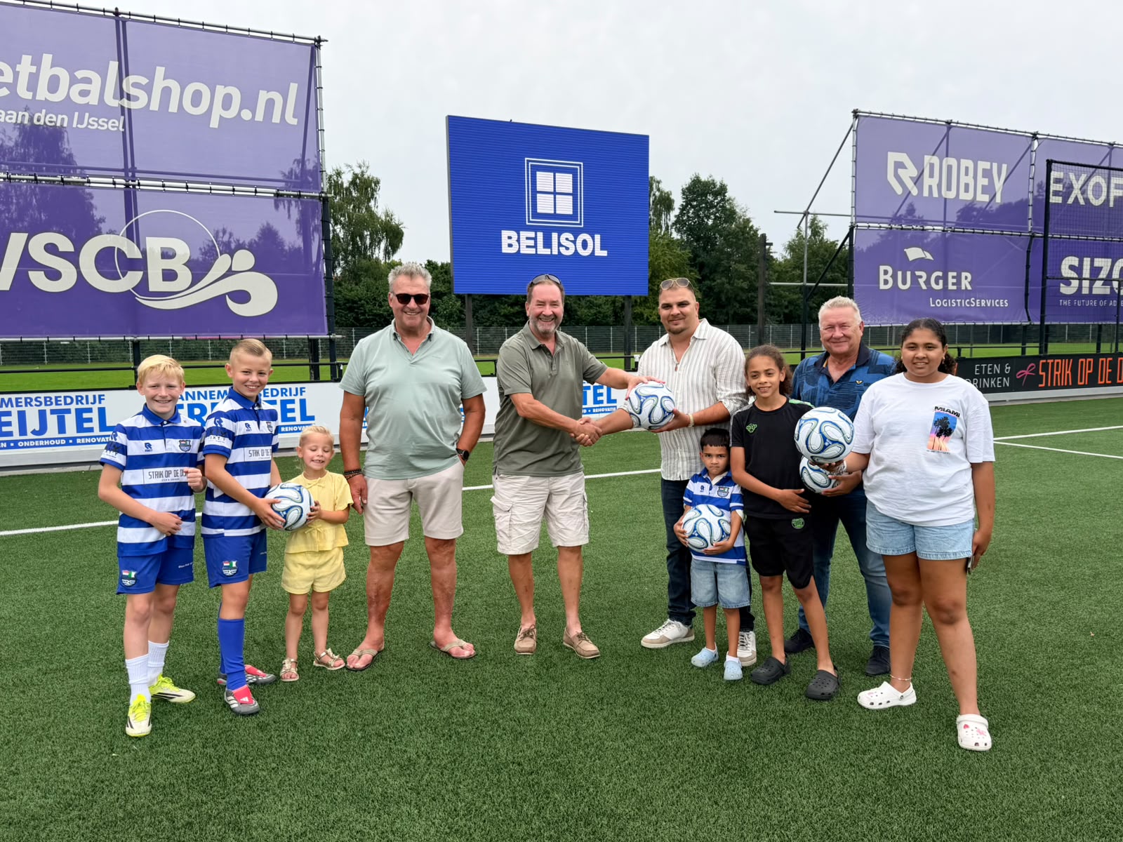 Bridge for Hope nieuwe shirtsponsor van XerxesDZB: samen bouwen aan kansen!