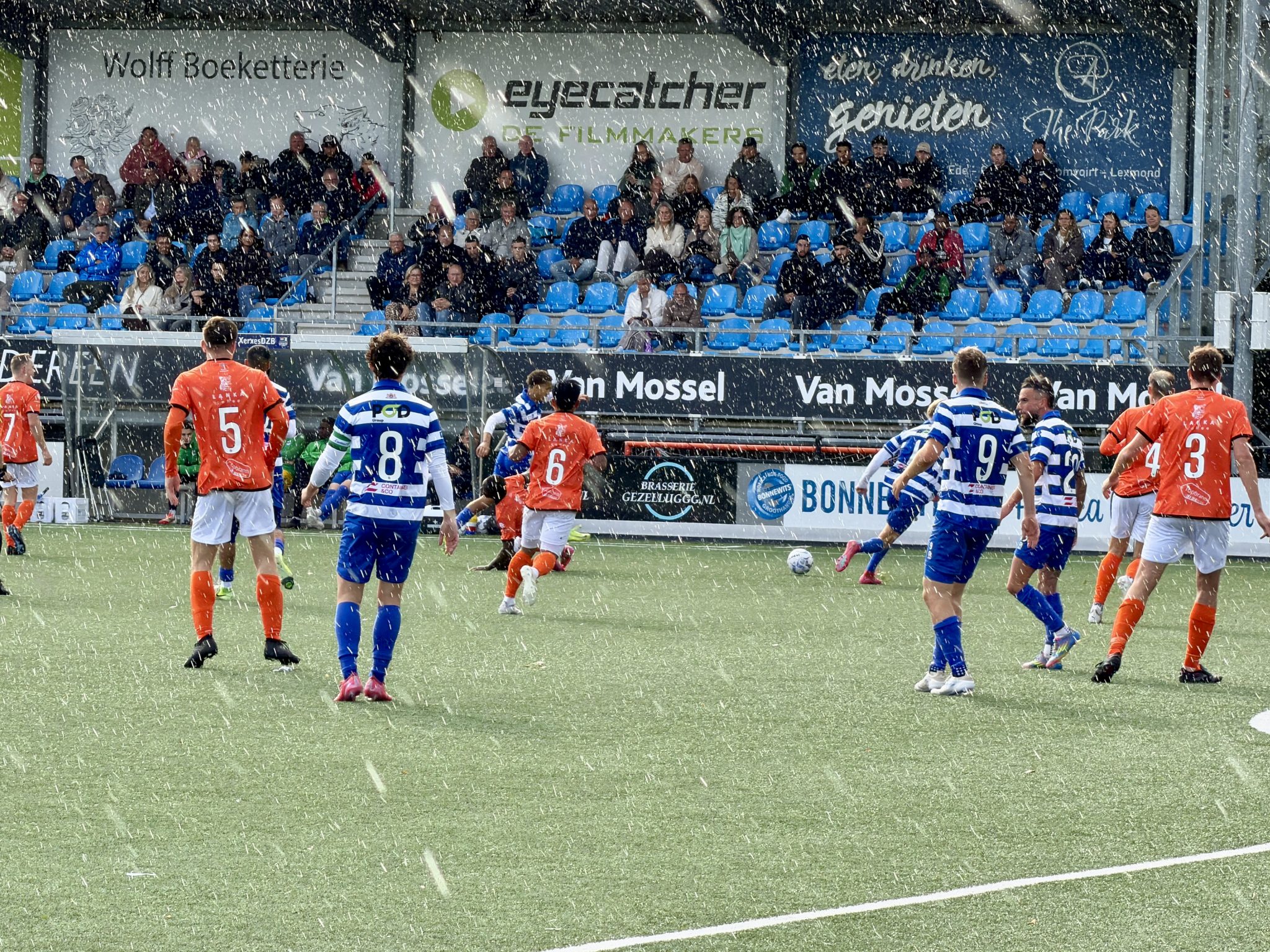 XerxesDZB wint op winderig en regenachtig Sportpark Faas Wilkes van SHO!